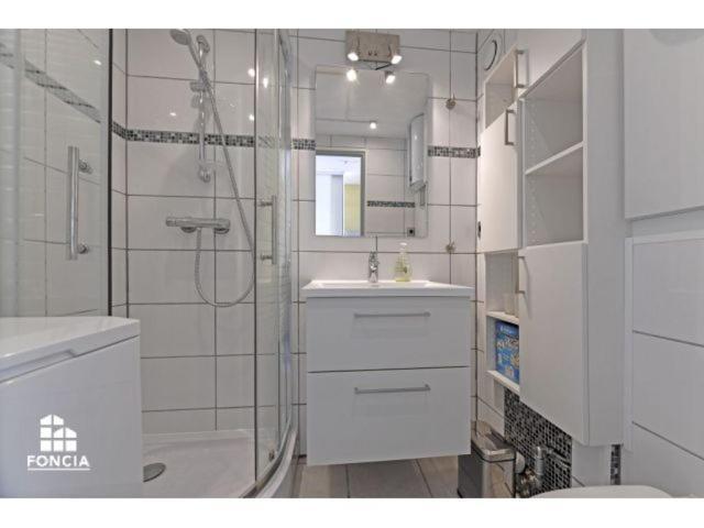 Appartement Appt T2 En Duplex, Piscine, Parking Privé à 200 M De La Plage!